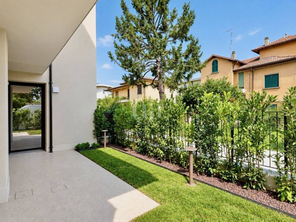 appartamento in vendita a Desenzano del Garda in zona Campeggio sul Vò