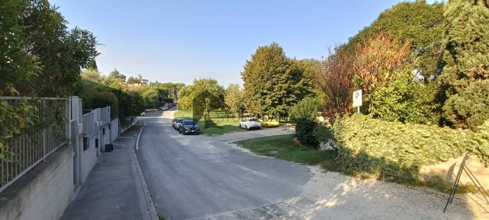 casa indipendente in vendita a Desenzano del Garda in zona Rivoltella