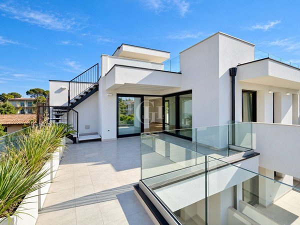 appartamento in vendita a Desenzano del Garda in zona Campeggio sul Vò