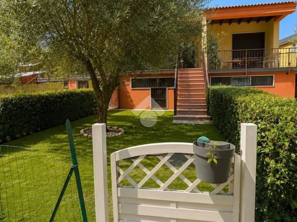 casa indipendente a Desenzano del Garda in zona San Martino della Battaglia