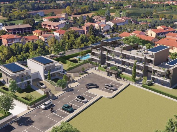 casa indipendente in vendita a Desenzano del Garda in zona Rivoltella