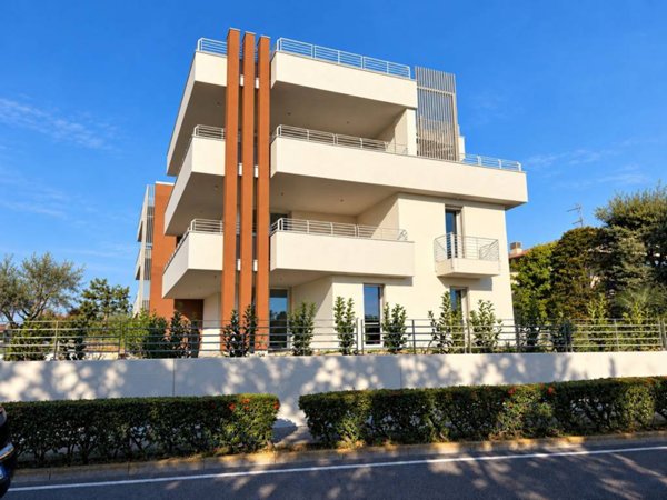 appartamento in vendita a Desenzano del Garda in zona Rivoltella