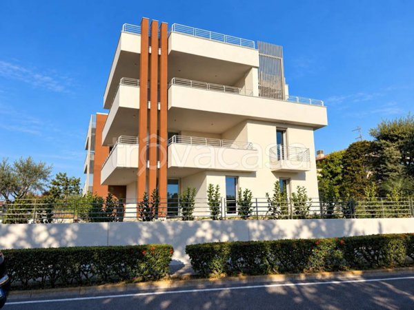 appartamento in vendita a Desenzano del Garda in zona Rivoltella