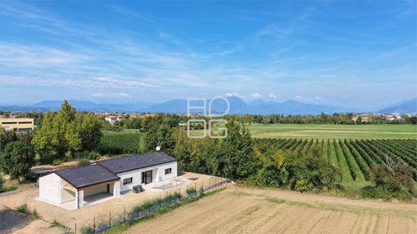 casa indipendente in vendita a Desenzano del Garda in zona Rivoltella