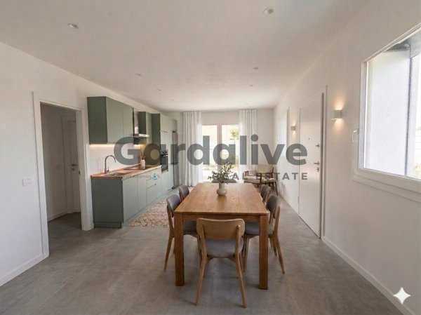 casa semindipendente in vendita a Desenzano del Garda in zona Rivoltella
