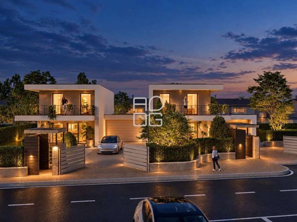 casa indipendente in vendita a Desenzano del Garda in zona Rivoltella
