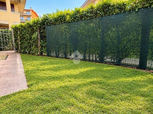 appartamento in vendita a Desenzano del Garda in zona Rivoltella