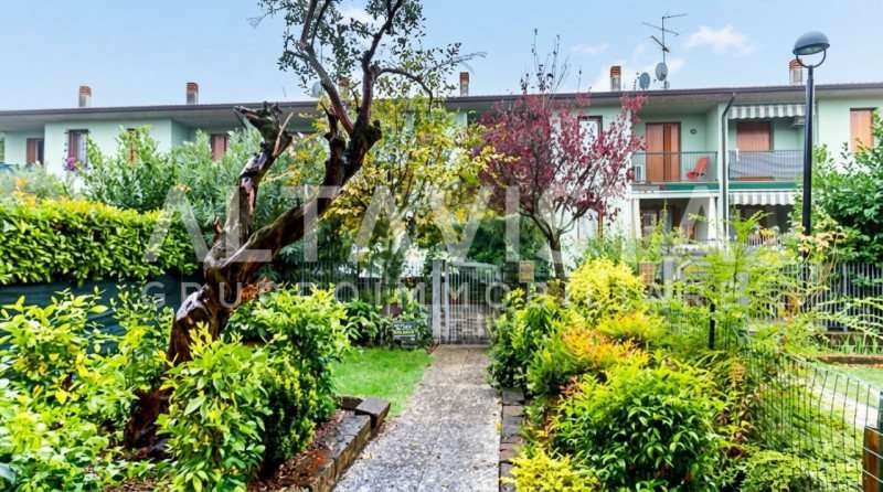 casa indipendente in vendita a Desenzano del Garda in zona Rivoltella