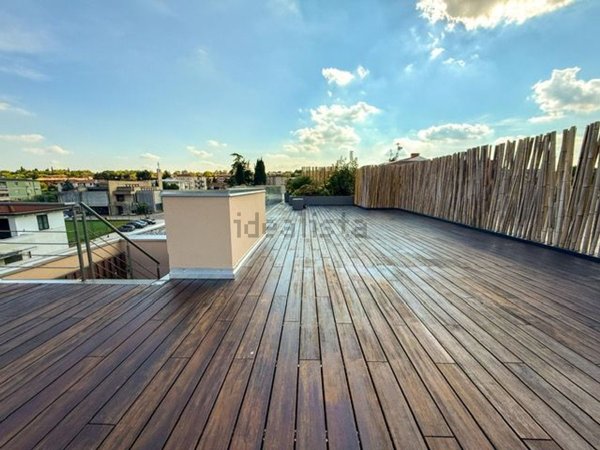 appartamento in vendita a Desenzano del Garda in zona Campeggio sul Vò
