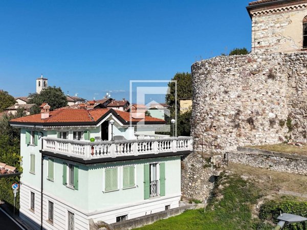 appartamento in vendita a Desenzano del Garda in zona Campeggio sul Vò