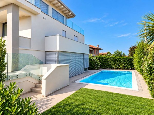 casa indipendente in vendita a Desenzano del Garda in zona Rivoltella