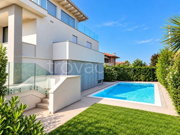 casa indipendente in vendita a Desenzano del Garda in zona Rivoltella