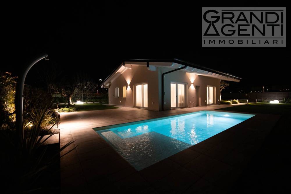 casa indipendente in vendita a Desenzano del Garda