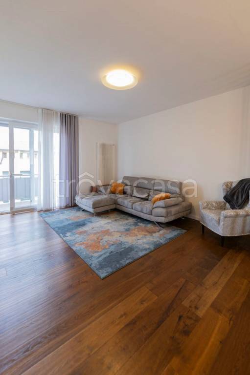 appartamento in vendita a Desenzano del Garda in zona Campeggio sul Vò