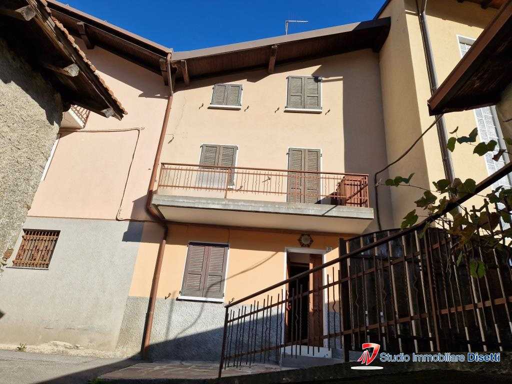 casa indipendente in vendita ad Edolo in zona Vico