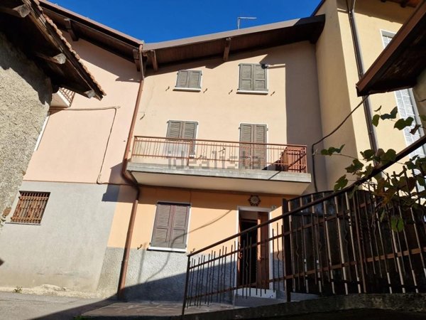 pentavano in vendita ad Edolo in zona Cortenedolo