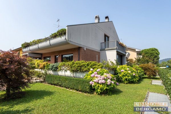 casa indipendente in vendita ad Edolo in zona Vico