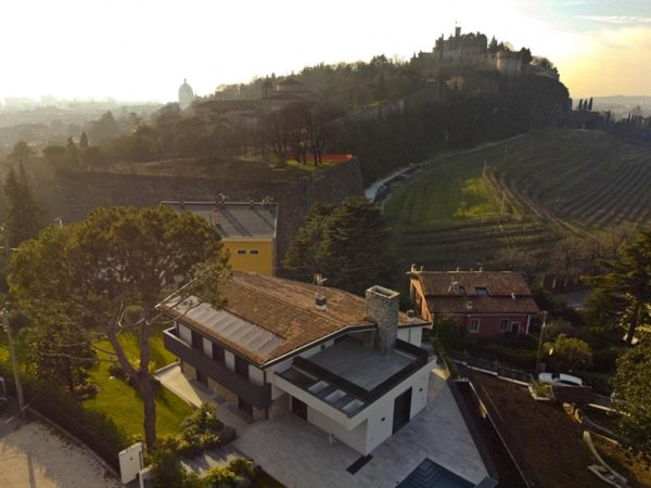 negozio in vendita ad Edolo in zona Vico