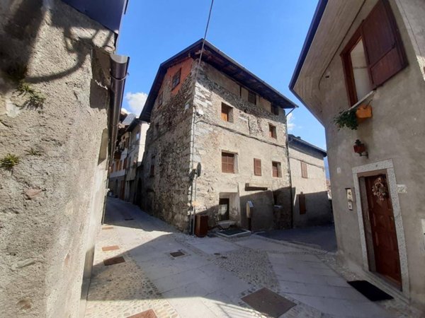 casa indipendente in vendita ad Edolo