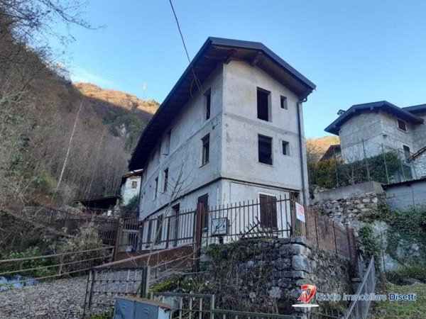 casa indipendente in vendita ad Edolo in zona Vico