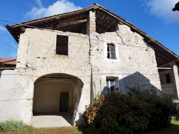 casa indipendente in vendita ad Edolo in zona Vico