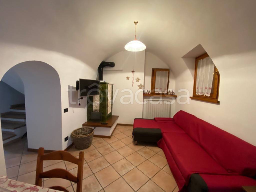 appartamento in vendita ad Edolo in zona Vico