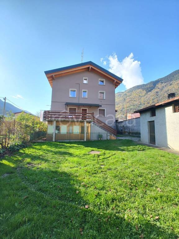 appartamento in vendita ad Edolo in zona Vico