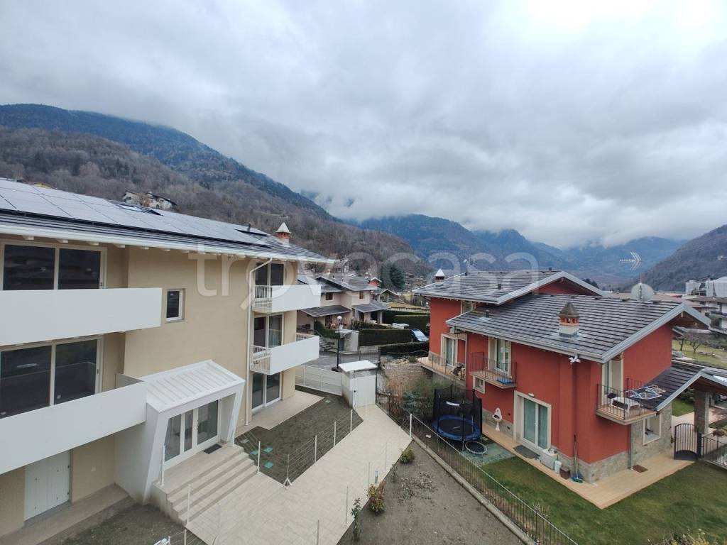 appartamento in vendita ad Edolo in zona Vico