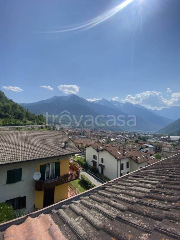 appartamento in vendita ad Edolo in zona Vico