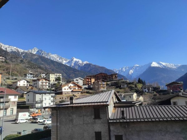 appartamento in vendita ad Edolo in zona Vico