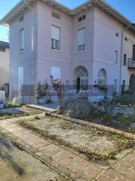 casa indipendente in vendita ad Edolo in zona Vico