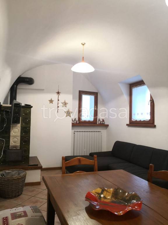 appartamento in vendita ad Edolo in zona Vico