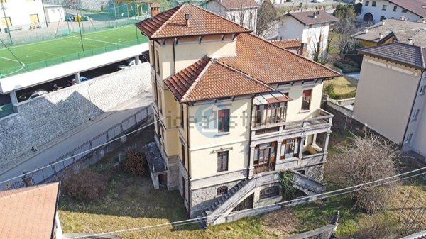 casa indipendente in vendita ad Edolo in zona Vico