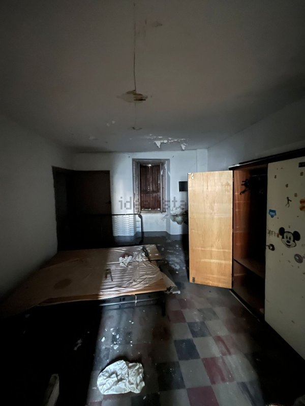 intera palazzina in vendita ad Edolo in zona Vico