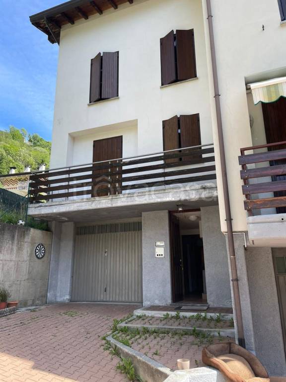 casa indipendente in vendita ad Edolo in zona Vico