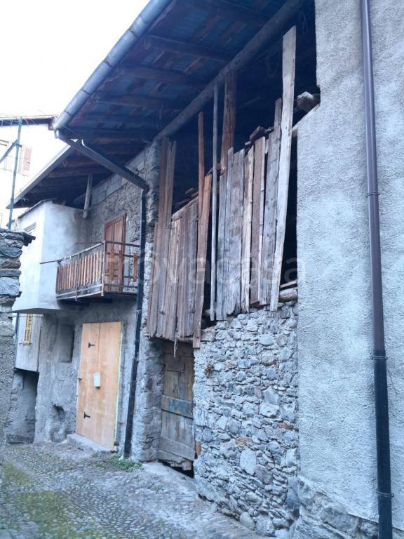 casa indipendente in vendita ad Edolo in zona Vico