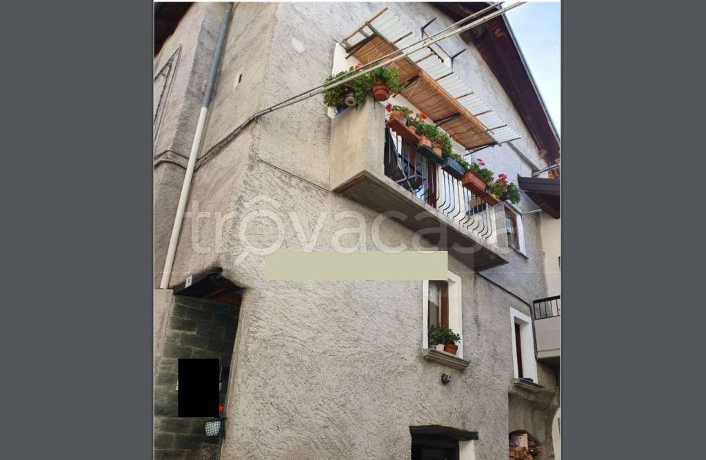 casa indipendente in vendita ad Edolo in zona Vico