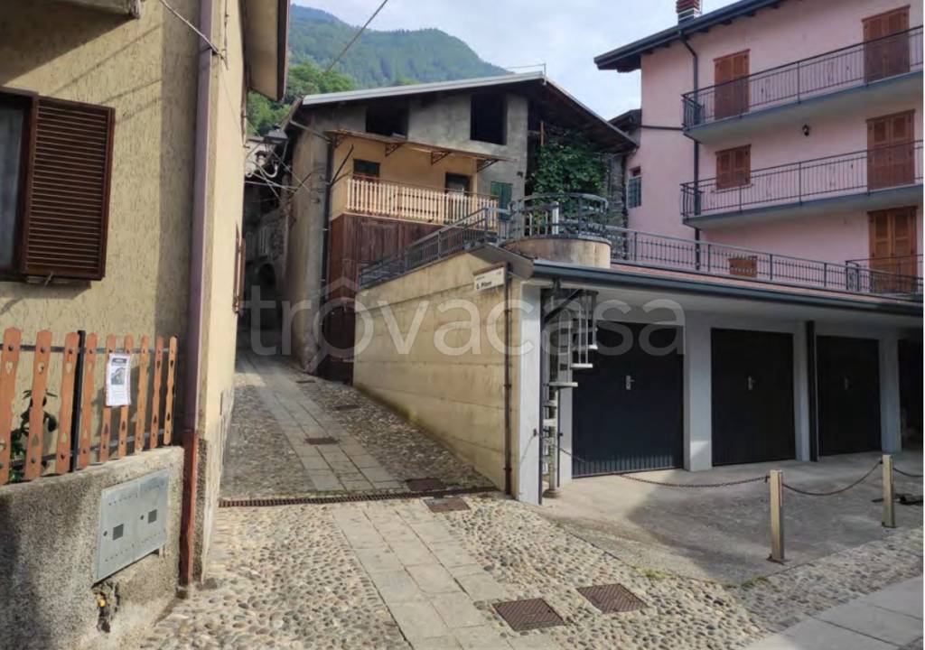 casa indipendente in vendita ad Edolo in zona Vico