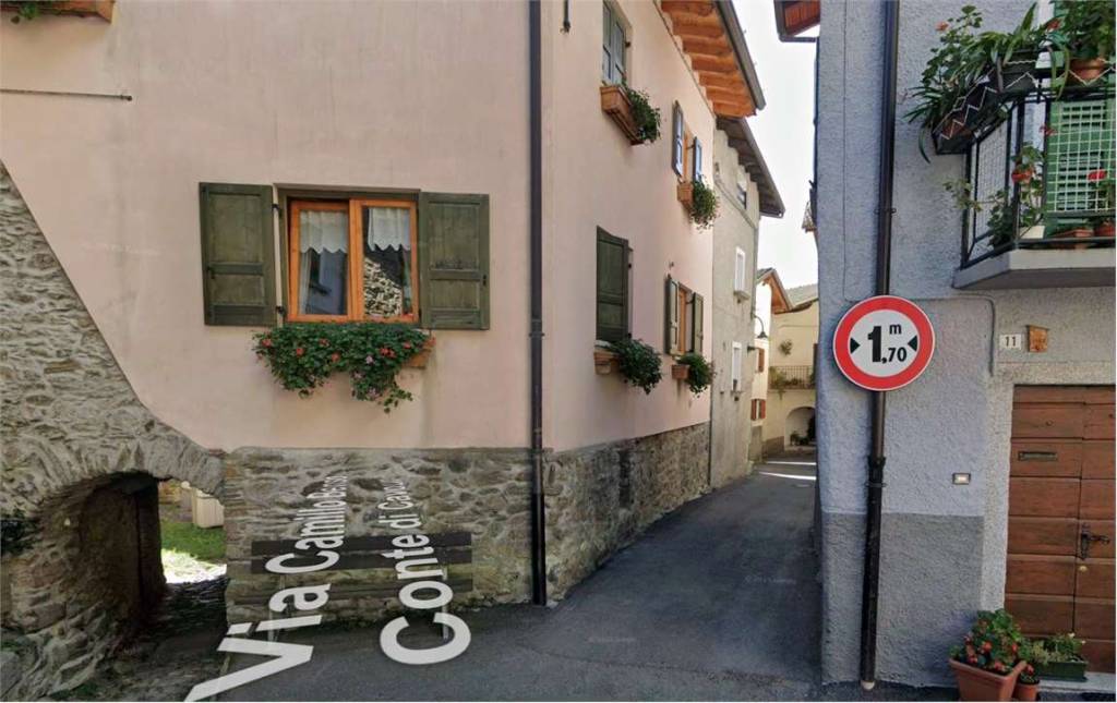 casa indipendente in vendita ad Edolo in zona Vico