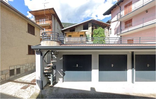 casa indipendente in vendita ad Edolo in zona Vico