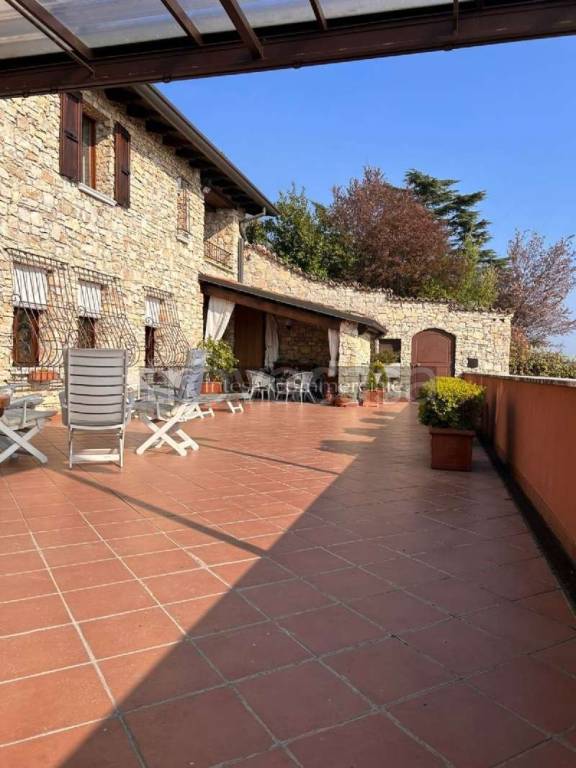casa indipendente in vendita ad Edolo in zona Vico