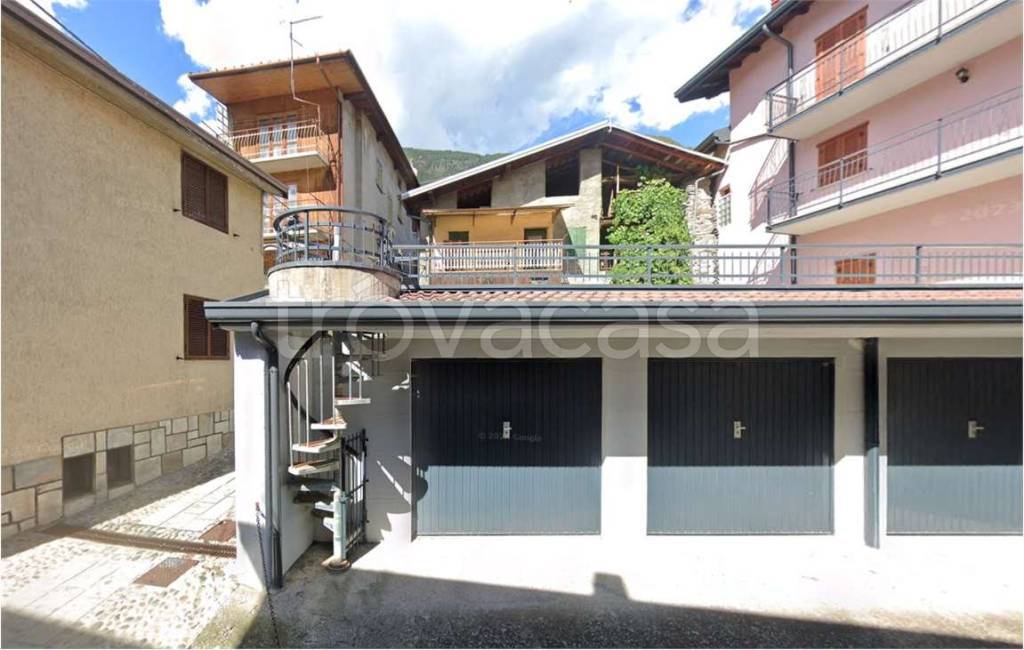 casa indipendente in vendita ad Edolo in zona Vico