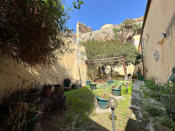 casa indipendente in vendita ad Edolo in zona Vico