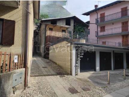 casa indipendente in vendita ad Edolo in zona Vico