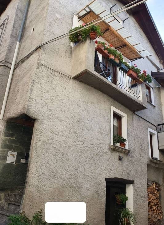 casa indipendente in vendita ad Edolo in zona Vico