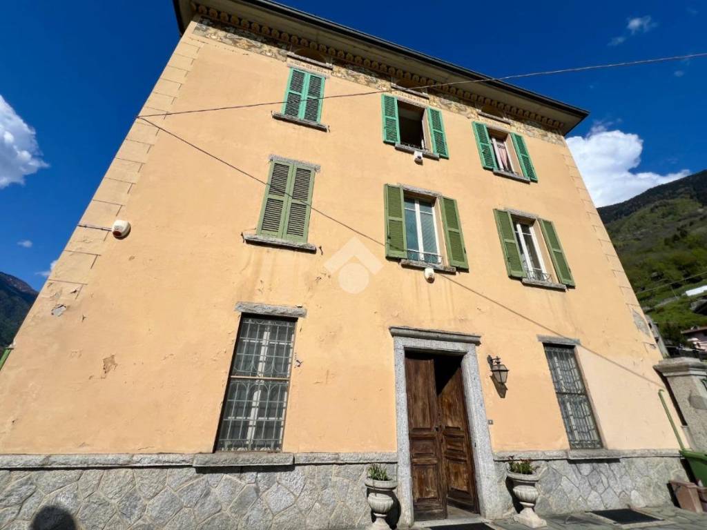 casa indipendente in vendita ad Edolo in zona Vico