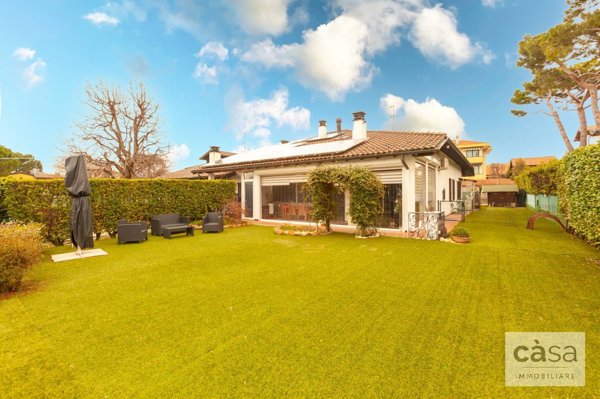 casa indipendente in vendita ad Edolo in zona Vico