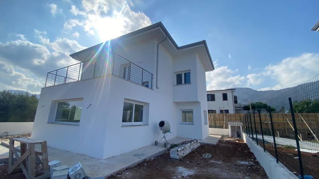 casa indipendente in vendita ad Edolo in zona Vico