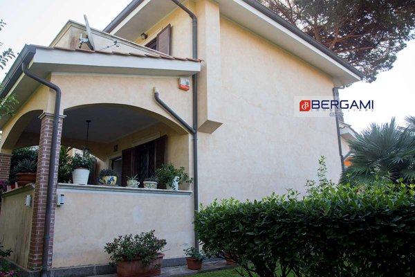 casa indipendente in vendita ad Edolo in zona Vico