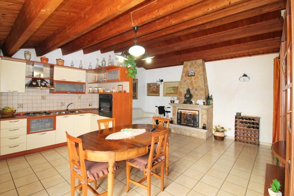 casa indipendente in vendita ad Edolo in zona Vico